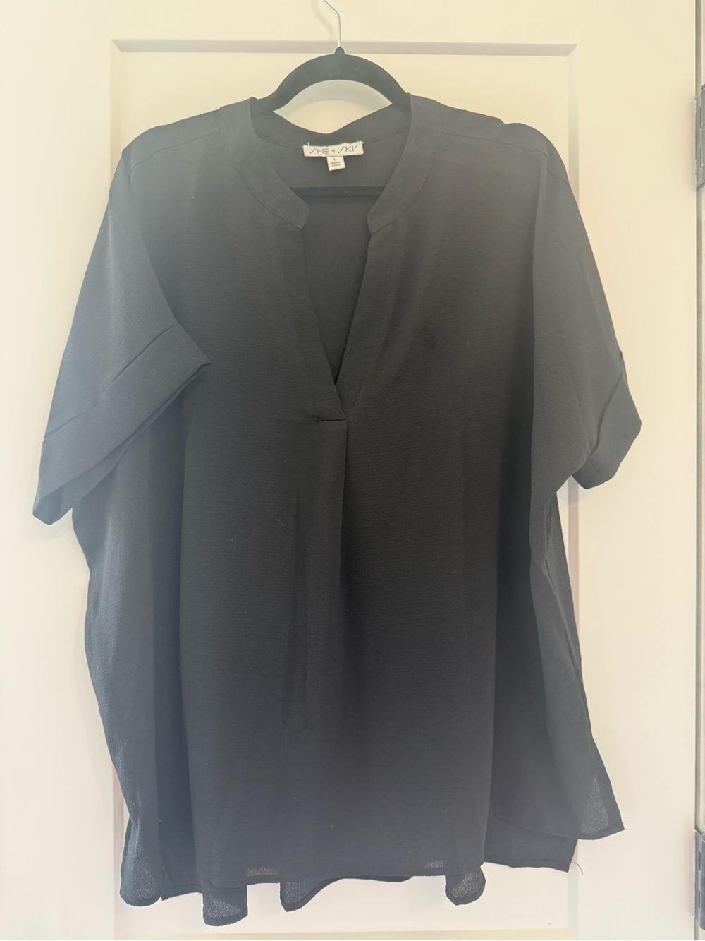 She + Sky Black Short Sleeve V-Neck Blouse